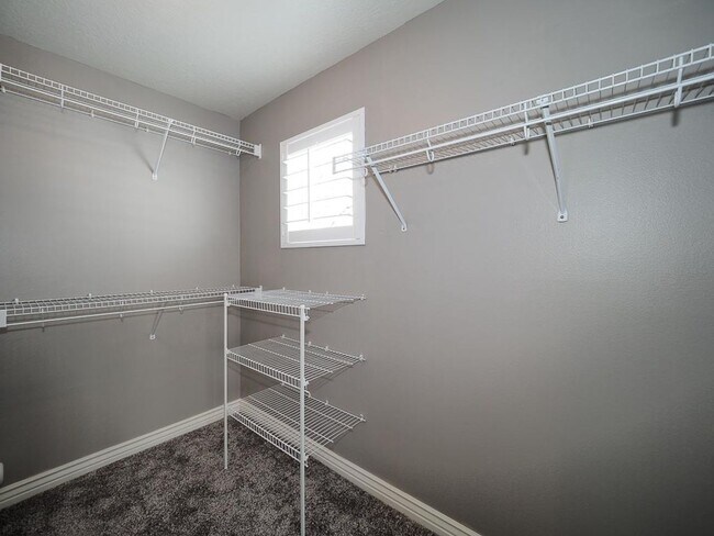 Building Photo - Beautiful Daybreak Condo