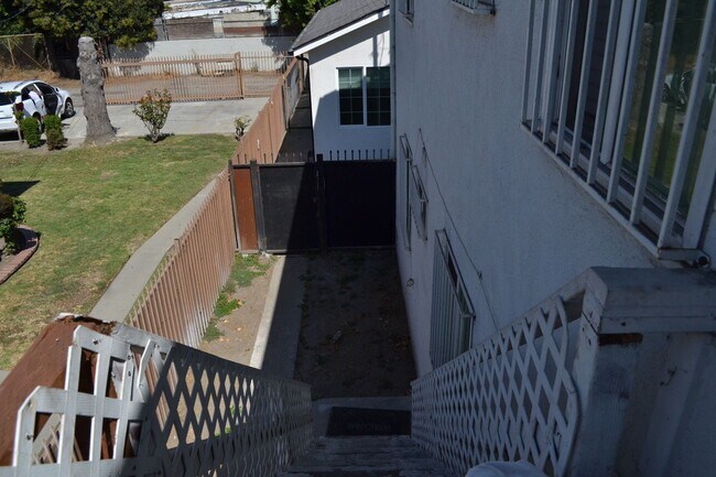 Building Photo - Central Homes