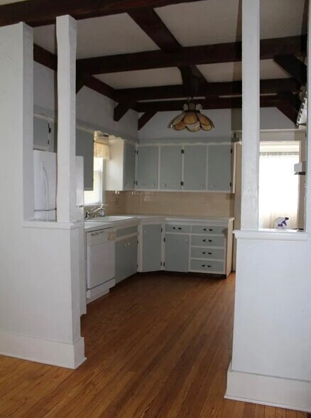 Building Photo - 363 N Vassar Ave
