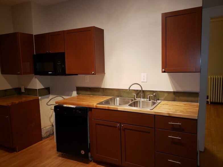 Building Photo - 417 5th Ave SE