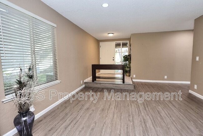 Building Photo - 6913 Navarro Ct