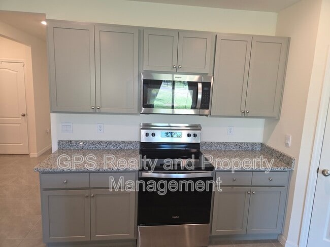 Building Photo - 33409 Country House Dr