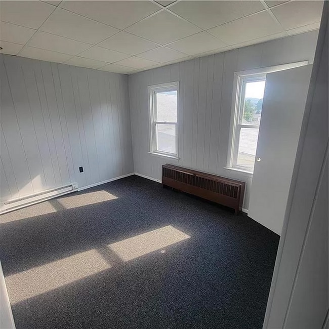 Building Photo - 3 bed 1 bath