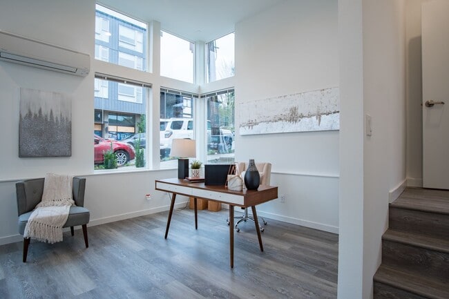 Building Photo - Stunning 3-Bed, 3.5-Bath Townhouse at Yesler Terrace – Private Rooftop Views!