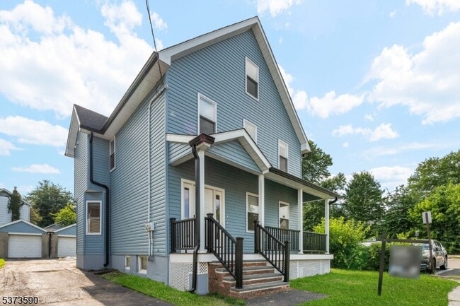 Building Photo - 65 Anderson St