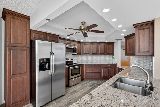 Building Photo - 9650 S Ocean Dr