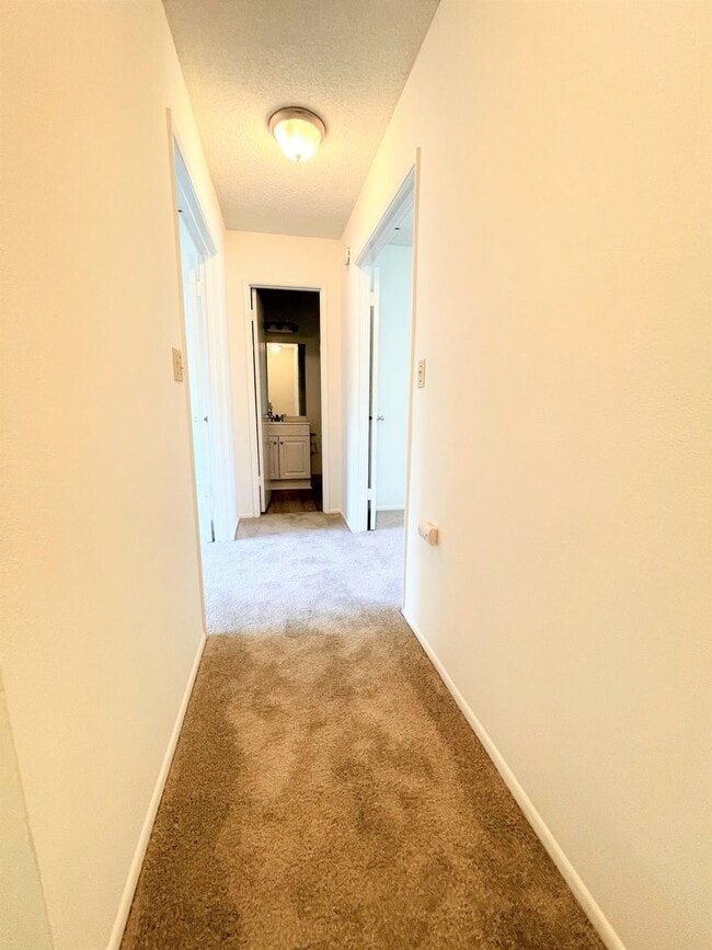 Building Photo - Fire Mountain Townhome with Garage!