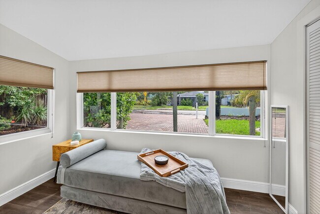 Building Photo - 1317 NE 1st Ave.