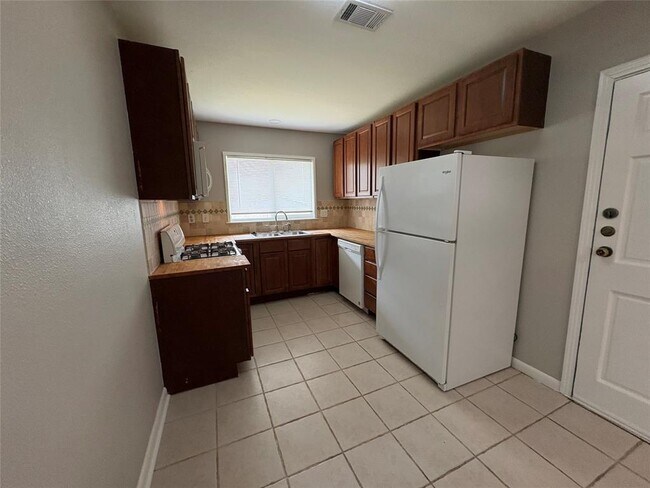 Building Photo - 1307 Corona Dr