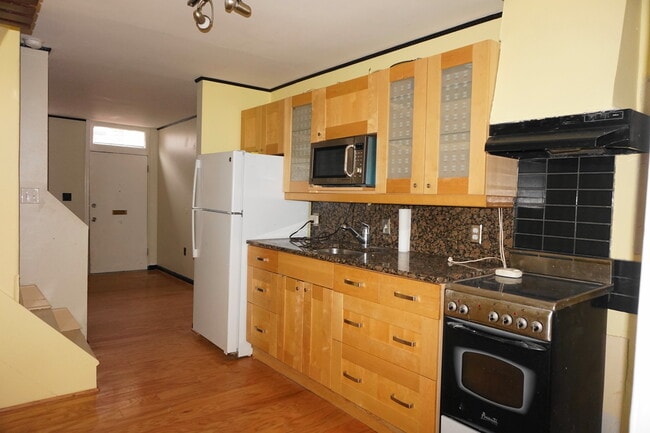 Building Photo - Charming 2 Bedroom Townhome in Upper Fells...