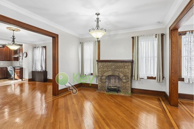 Building Photo - Spacious 4BR Single-Family Home with Garage, Driveway & Fenced Yard in Kearny