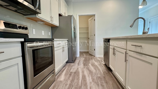 Building Photo - 473 Esthwaite Dr SE