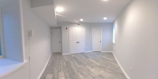 Building Photo - Incredible, modern apartment