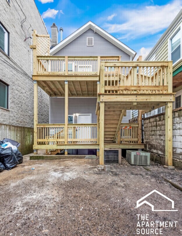 Building Photo - 2421 N Clybourn Ave