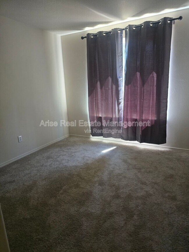 Building Photo - 803 SE Kierra Pl