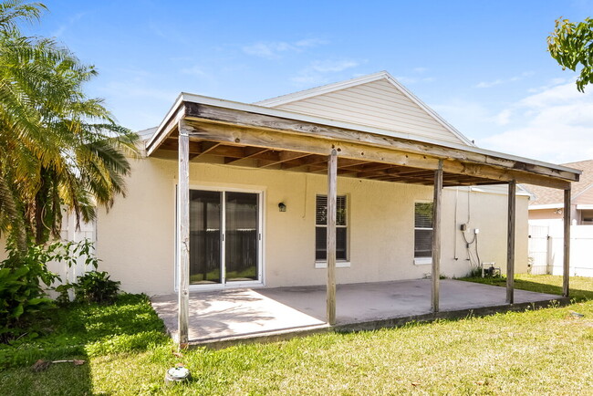 Building Photo - 553 Short Pine Cir