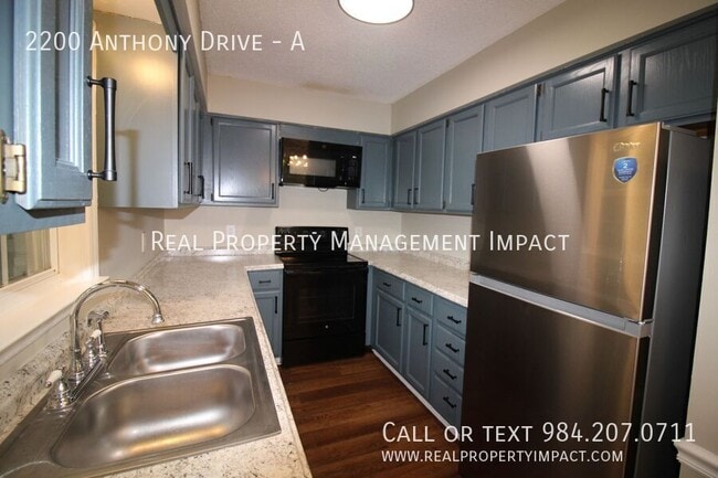 Building Photo - 2200 Anthony Dr