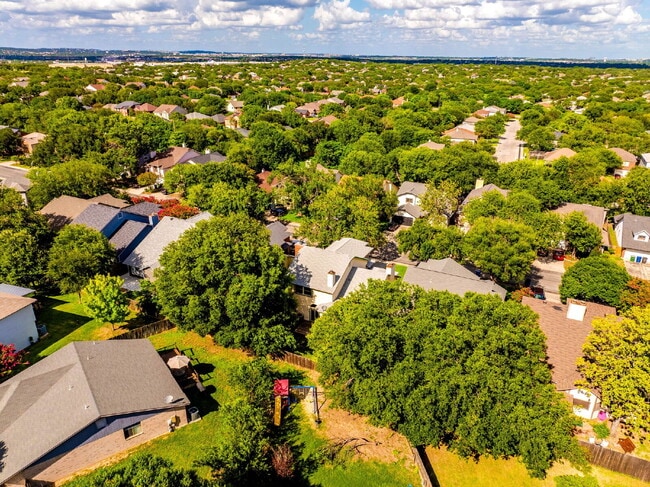 Building Photo - Spacious 4-Bedroom Rental in Autumn Ridge ...