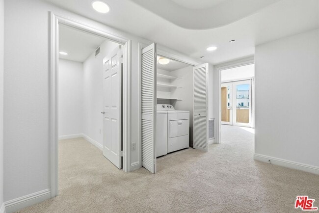 Building Photo - 5831 Seawalk Dr