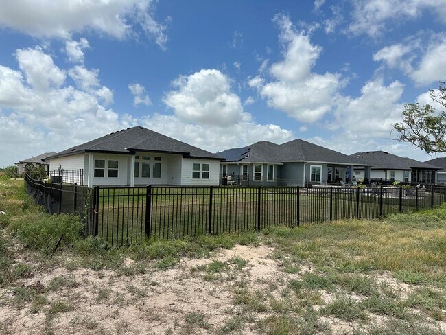 Building Photo - 113 Torrey Pines Dr