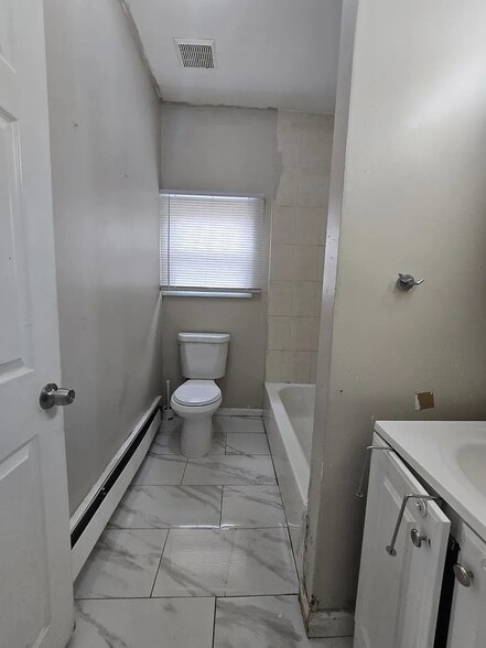 Building Photo - 216 3rd St