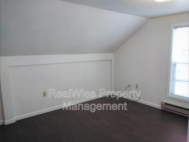 Building Photo - 1125 W Brown Ave