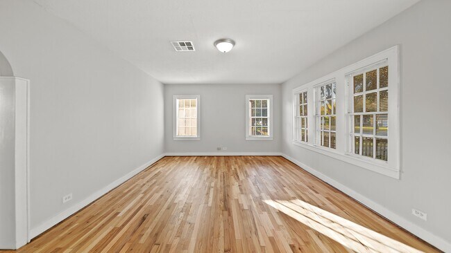 Building Photo - 213 12th Ave N