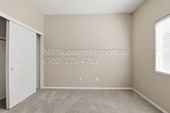 Building Photo - SE!! 4 Bedrooms!! Single Story!!! 3 Car Garage!!! Gated!! Water Conditioner!! All Appliances!!! F...