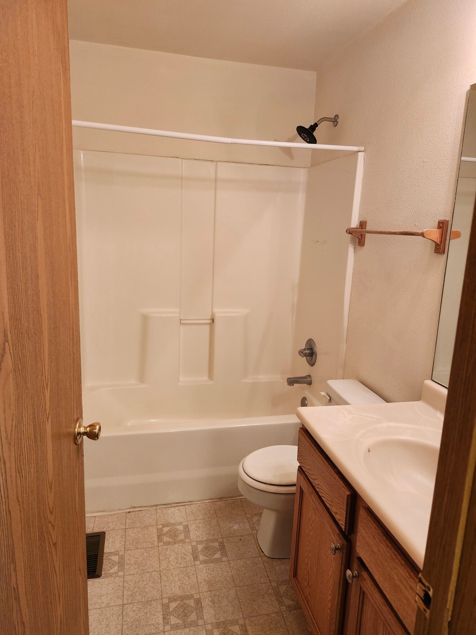 Building Photo - 28 Peartree Ln