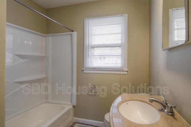 Building Photo - 6811 E 98th Terrace