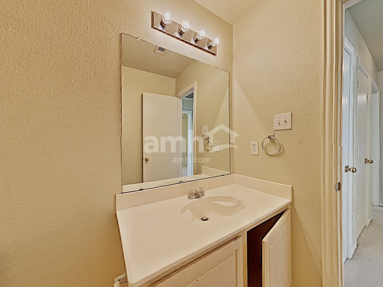 Building Photo - 1637 Myrtle Dr