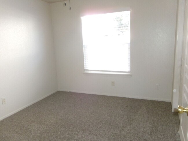 Building Photo - 218 Idlewild Dr