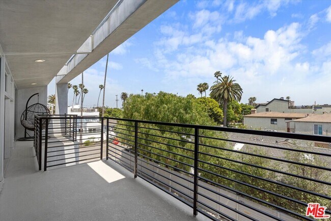 Building Photo - 483 Carroll Canal Ct