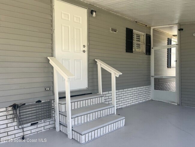 Building Photo - 1641 Ridge Dr