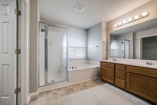 Building Photo - 4 Bedroom/2 Bath Wildhorse Subdivision