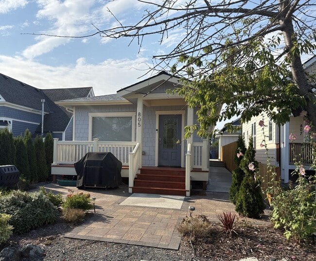 Primary Photo - 805 24th St