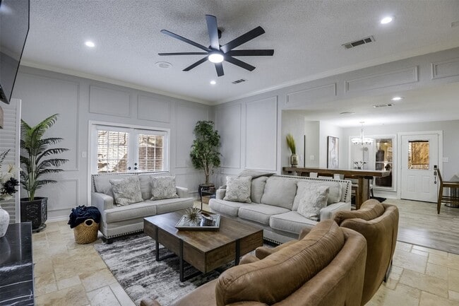 Building Photo - 3719 Danbury Dr