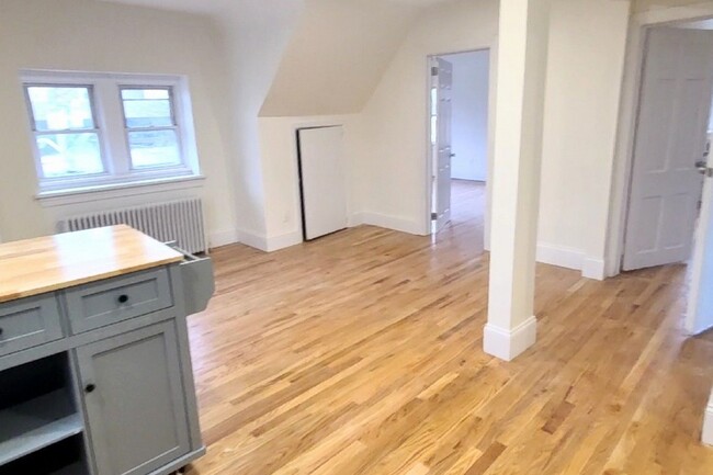 Building Photo - 35 Pangborn Pl