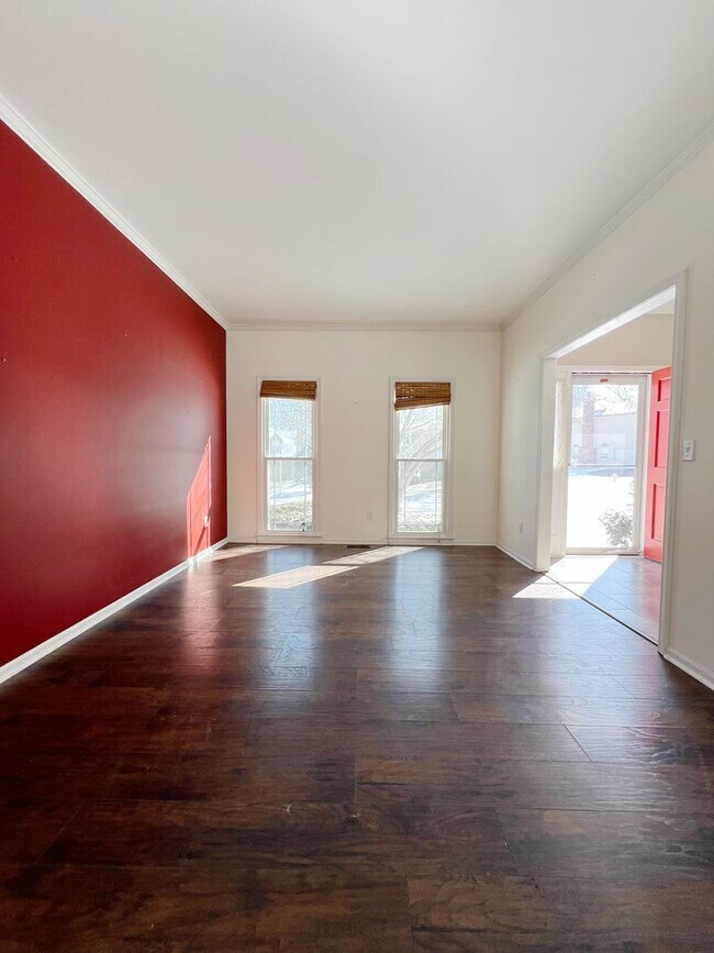 Building Photo - Stunning 4-Bedroom Home in Overland Park!