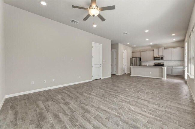 Building Photo - 1015 Vista View Dr