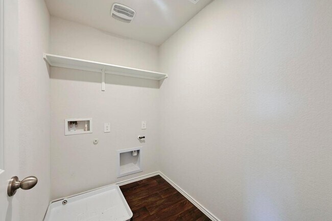 Building Photo - 164 Frogmore Lp