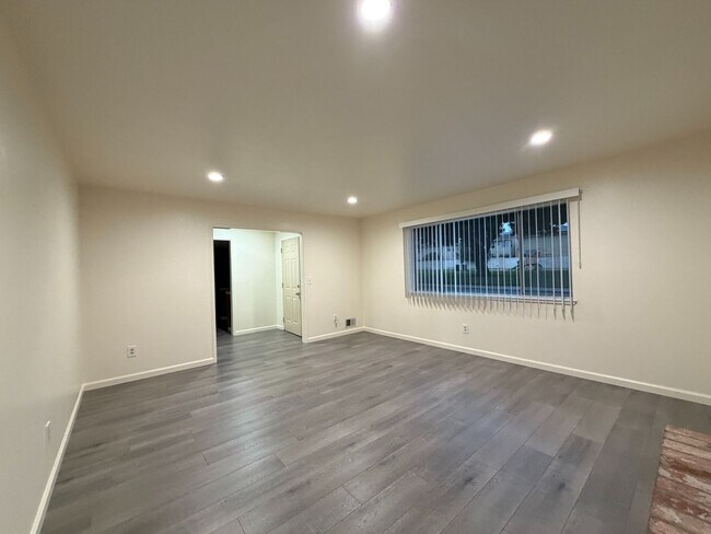 Building Photo - 745 Cedar Dr