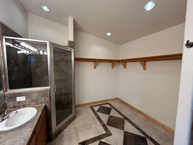Building Photo - 1513 Crystal Air Dr