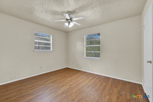 Building Photo - 807 Sturgeon Dr