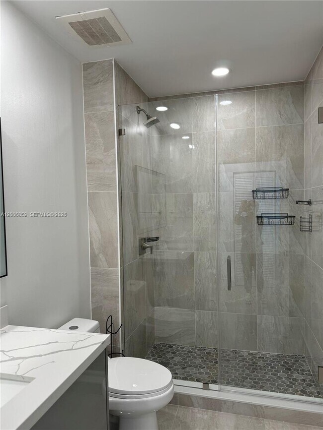 Building Photo - 950 Brickell Bay Dr