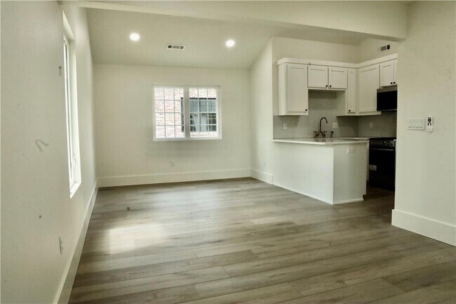 Building Photo - 858 NW B St