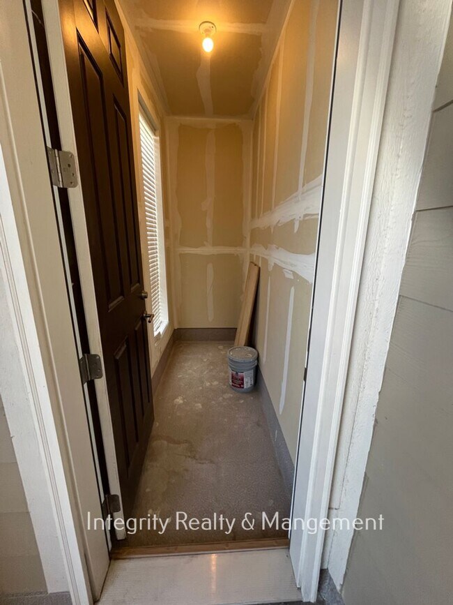 Building Photo - 2457 Majorca Dr