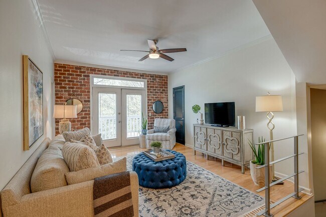 Building Photo - FULLY FURNISHED 2 BED 2 BATH TOWNHOME IN GREENHILLS $2500 PER MONTH.