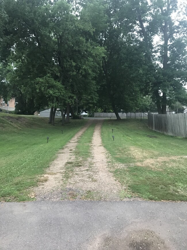 Building Photo - 2131 Cedar Ln