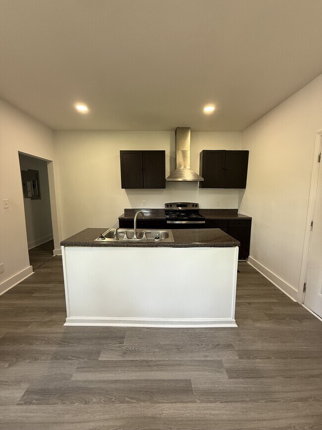 Building Photo - 1031 Cotton Ave SW